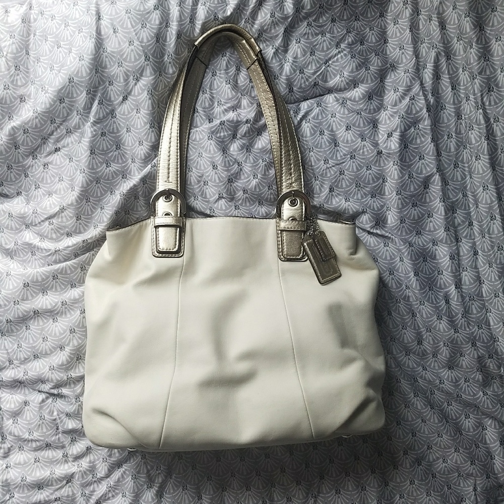 Coach leather handbag in beige and gold